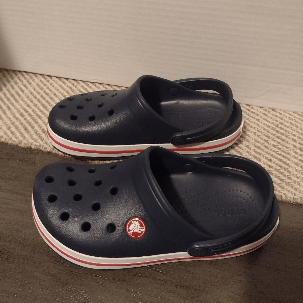 Crocs Little Kids Navy Blue Childrens Size 13 w/ Heel Strap Shoes Unused